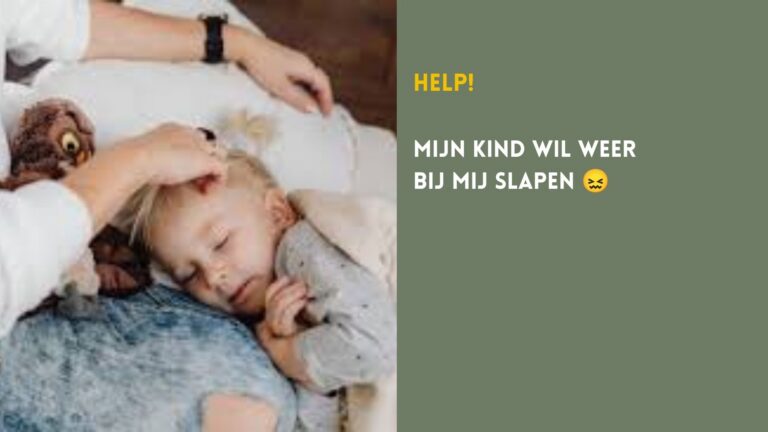 Moeder zit op de rand van het bed terwijl kind niet wil slapen